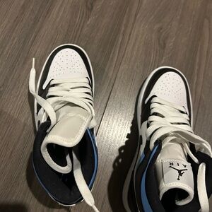 Jordan Mid Sneakers in Black and Blue never worn